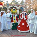 Andrea Jam in veste di Babbo Natale sui pattini + Prezzemolo,Aurora e altri personaggi natalizi per inaugurazione Gardaland Magic Winter 2015